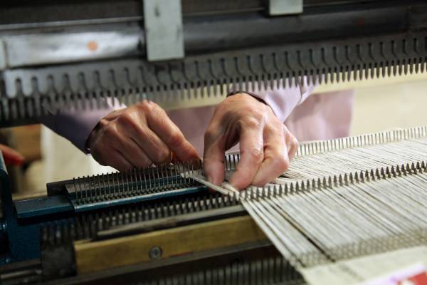 日本製カシミヤストールブランド【TSUKISOU】より2022年秋冬シーズン新色のご紹介 -MOONBAT-