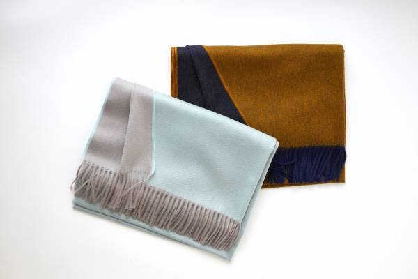 日本製カシミヤストールブランド【TSUKISOU】より2022年秋冬シーズン新色のご紹介 -MOONBAT-