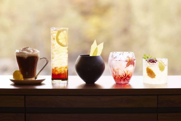 【奥入瀬渓流ホテル】錦秋の奥入瀬渓流でせせらぎと紅葉を堪能できる「渓流紅葉ラウンジ」誕生｜期間：2022年10月1日～11月7日