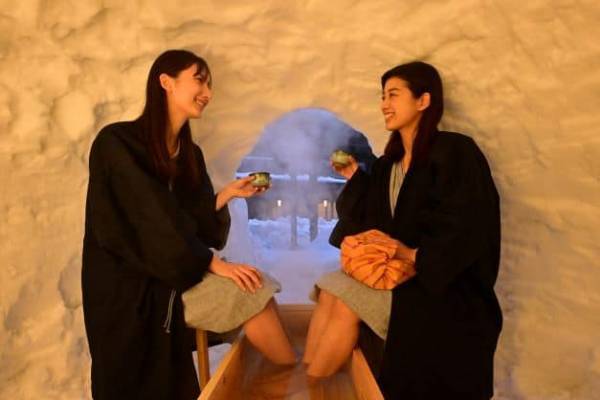 【界 アルプス】地元酒蔵の甘酒を飲みながら、かまくらの中で足湯に浸かってほっこり温まる「かまくら足湯」誕生｜2023年2月1日～28日