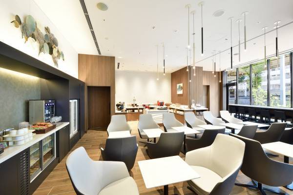 【ホテル エルシエント大阪】曽根崎の地元のスター、ドラァグクイーンの活躍を応援！ 舞台「リプシンカ ～ヒールをはいた男!?たち～」のシンボル、ハイヒールをクッキーにして限定販売