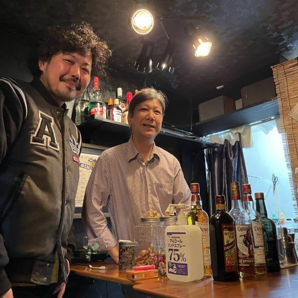 【DJ・ロッカー・シェフ・バーテンダー】食事のうまいミュージックバー「ジャンクヤード」が京急新馬場駅前にオープン！