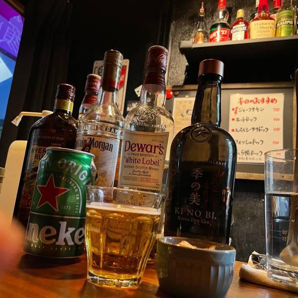 【DJ・ロッカー・シェフ・バーテンダー】食事のうまいミュージックバー「ジャンクヤード」が京急新馬場駅前にオープン！