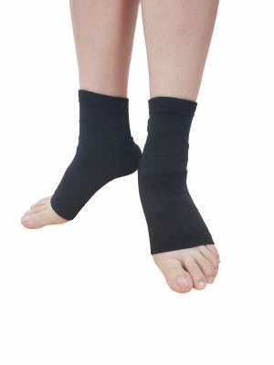 靴下工場が考えた足首クッションサポーター