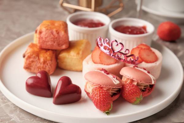 【横浜・大宮】レッド×ピンクのスイーツでエレガントな女性を表現『ストロベリー・フェスティブ アフタヌーンティー』限定販売