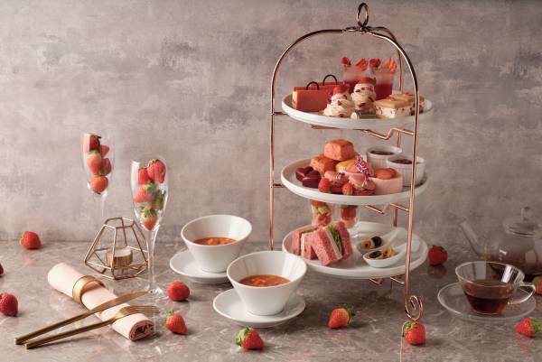 【横浜・大宮】レッド×ピンクのスイーツでエレガントな女性を表現『ストロベリー・フェスティブ アフタヌーンティー』限定販売