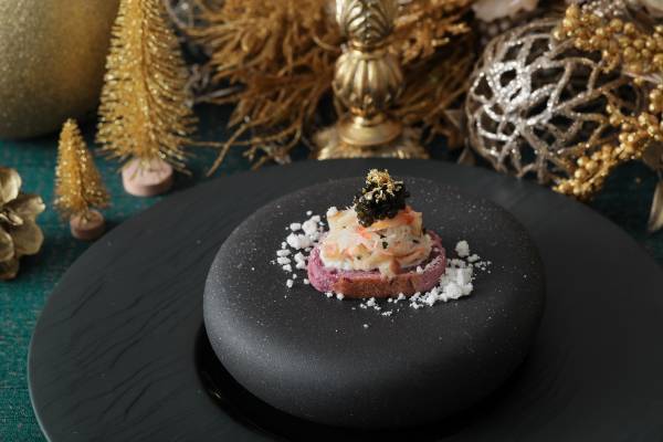 【名古屋】聖夜を彩る打ち上げ花火鑑賞やバイオリンの生演奏付き『イタリアン クリスマスディナー～STRINGS CHRISTMAS ADVENT～』販売