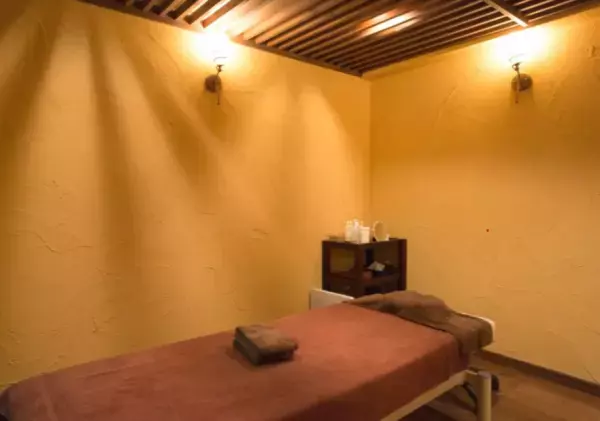 豊中駅徒歩5分『豊中愛整骨院』足から血流・体全体を整えて外反母趾や変形性膝関節症といった不調を改善へと導く豊中市の整体院！Findサービスで情報を公開中