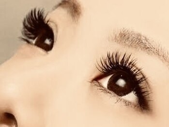 東京メトロ北千住駅から徒歩2分の『ALETTA DONA北千住店』はまつげパーマ・まつげエクステ専門店♪丁寧な施術で理想のまつげになれる店舗の魅力をFindビューティーで公開