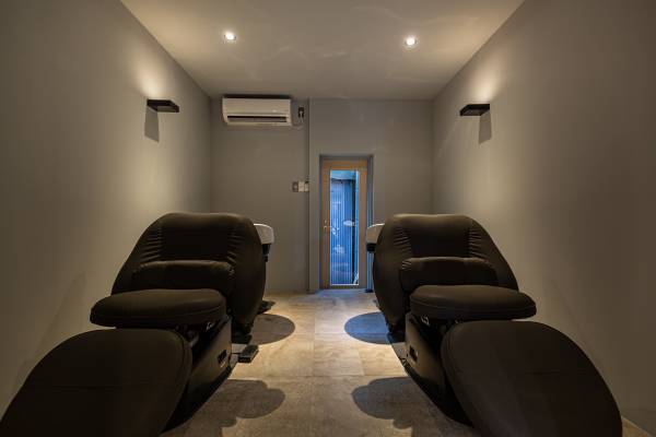 京都・三条商店街のヘアサロン『Ashe oleng』では一人ひとりの髪の悩みに寄り沿った提案が魅力。ワンランク上の美容師を目指したい方へ向けた求人情報も！Findビューティーで情報を公開