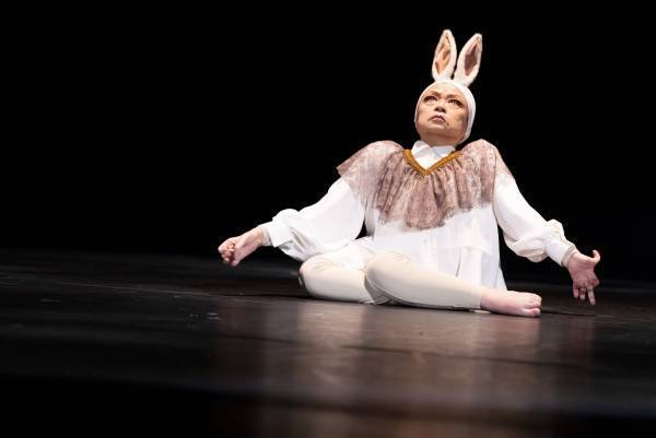 人類創造の元の元へと辿る意思の萌芽を、おんな、の身体一つで表現する　金滿里の5作目となるソロ作品『漆黒の赤』3/11開幕！　カンフェティにてチケット発売中！