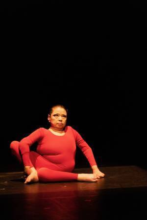 人類創造の元の元へと辿る意思の萌芽を、おんな、の身体一つで表現する　金滿里の5作目となるソロ作品『漆黒の赤』3/11開幕！　カンフェティにてチケット発売中！