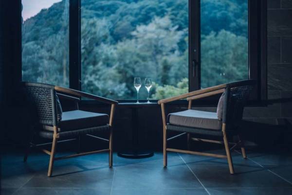 【奥入瀬渓流ホテル】「渓流と過ごす、ごほうび。」をテーマにしたラグジュアリーな客室「渓流スイートルーム」誕生