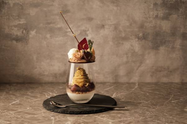 1つのパフェで2種類の栗の風味を堪能できるモンブランパフェ＆”飲むモンブラン”カクテル、10月～11月に限定販売【表参道】