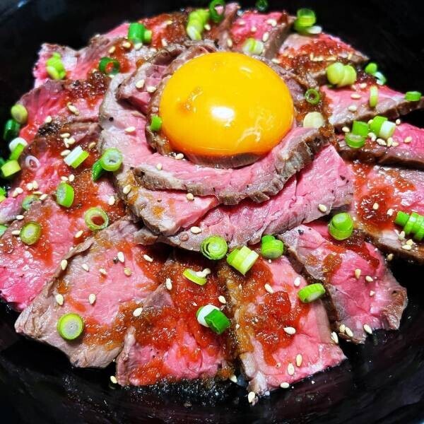 肉と音楽で元気をチャージ！【690円肉丼専門】ロックオンが府中に3月9日オープン！