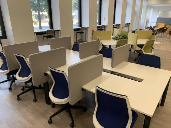 居心地の良い空間を学生に提供したい 麗澤大学　学生ラウンジリニューアル