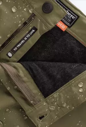 発売後、わずか1週間でSOLDOUTとなったLA発スノーボードウェアトップブランド『６８６(シックスエイトシックス)』のカジュアルライン「EVERYWHERE COLLECTION」より、最新のテクノロジーを凝縮し、 メリノウール生地をインナーライナーに施したテクニカルパンツを発売