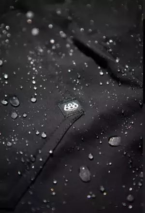 発売後、わずか1週間でSOLDOUTとなったLA発スノーボードウェアトップブランド『６８６(シックスエイトシックス)』のカジュアルライン「EVERYWHERE COLLECTION」より、最新のテクノロジーを凝縮し、 メリノウール生地をインナーライナーに施したテクニカルパンツを発売