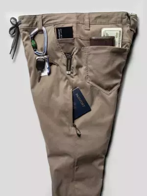 発売後、わずか1週間でSOLDOUTとなったLA発スノーボードウェアトップブランド『６８６(シックスエイトシックス)』のカジュアルライン「EVERYWHERE COLLECTION」より、最新のテクノロジーを凝縮し、 メリノウール生地をインナーライナーに施したテクニカルパンツを発売