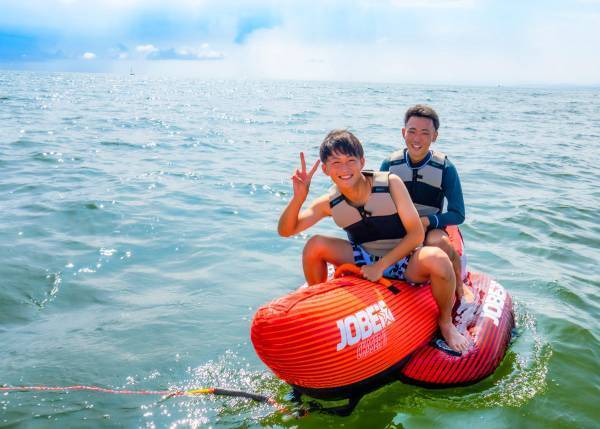 biid（ビード）【夏休みのオススメスポット】江ノ島でバナナボートを楽しむ！
