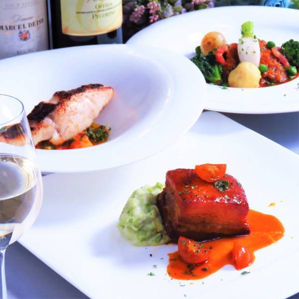 ここはパリのビストロ？春の訪れ感じるランチ・ディナーをご賞味あれ！！