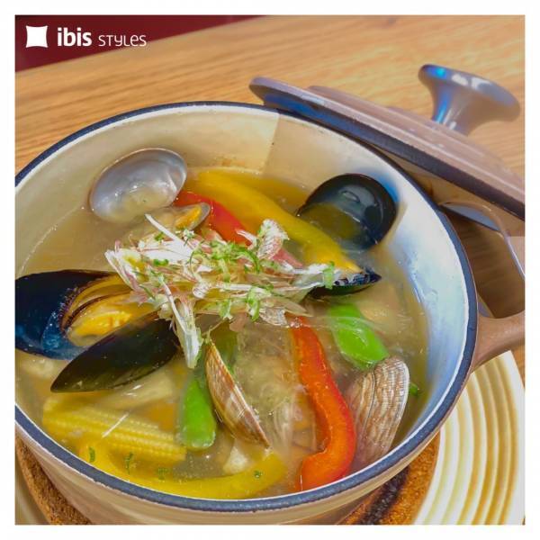 ここはパリのビストロ？春の訪れ感じるランチ・ディナーをご賞味あれ！！