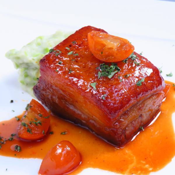 ここはパリのビストロ？春の訪れ感じるランチ・ディナーをご賞味あれ！！