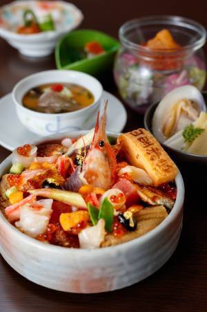 【宮城・松島】絶景『春のお祝いランチ』満開の桜と松島湾をのぞむ特等席