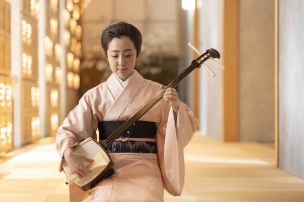 【星のや東京】貸切舟で、発酵食材を使用した特製花見弁当を味わいながら三味線の演奏とともに花見を愉しむ「春日向の花見舟」を開催｜期間：2023年3月25日～4月10日