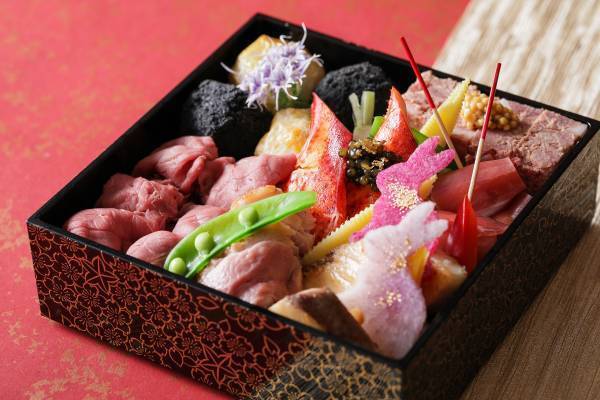 【名古屋】ホテル専属シェフの匠な技と感性が凝縮された‟できたて”の極上おせち 『STRINGS 出来立て手作りおせち』販売