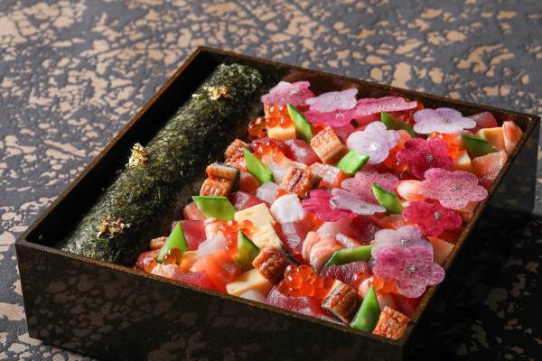 【名古屋】ホテル専属シェフの匠な技と感性が凝縮された‟できたて”の極上おせち 『STRINGS 出来立て手作りおせち』販売