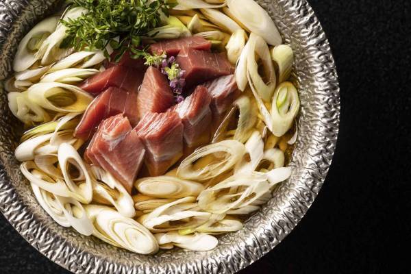 【星のや東京】江戸時代の人々に親しまれたねぎま鍋を、発酵食品とフレンチの技法を組み合わせてコース仕立てで提供、「発酵ねぎま鍋」が登場｜期間：2022年12月1日～2023年2月28日