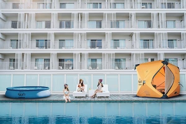 【BEB5沖縄瀬良垣】プールとサウナで沖縄の冬を楽しむ「ホットナイトプール」誕生 ～DJブースやテントサウナでチルな時間を満喫～｜期間：2022年12月24日～2023年3月31日