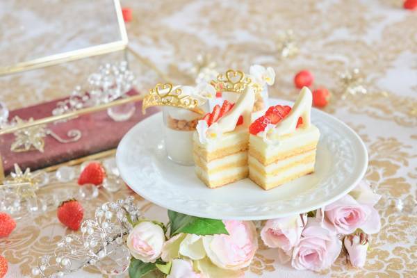 【表参道・横浜】お姫様のクリスマスパーティーをキュートないちごスイーツで表現！『ストロベリー・アフタヌーンティー～プリンセスのスイートティーパーティー～』12月限定販売