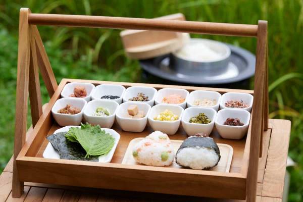 【リゾナーレ那須】田んぼの畔に“田の字型”の特別席「田んぼっくす」、田んぼを眺めながら羽釜炊きのご飯でおにぎり作りと朝食を楽しむプラン新登場 | 期間：2022年8月1日～31日