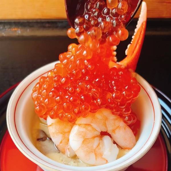 【1日10食限定】海の幸とこぼれいくらのフラン「スタンド EL」で新登場