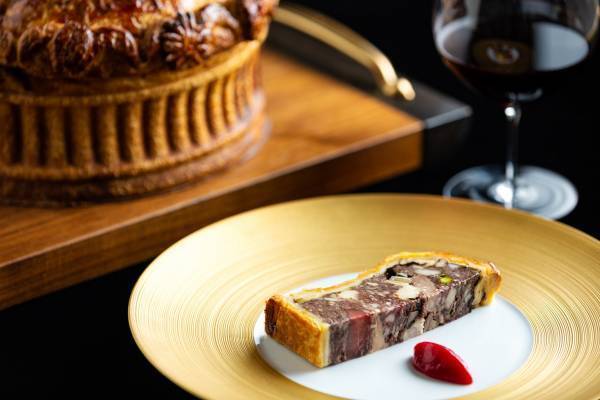 【ブレストンコート ユカワタン】王侯貴族のための特別料理「王様のジビエ」提供｜期間：2022年12月1日～2023年1月8日