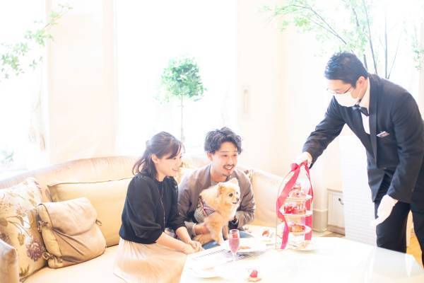 名古屋初！結婚式場で楽しむ“わんちゃん同伴可能”なアフタヌーンティー開始！ 乙女心をくすぐる、ファッションアイテム＆ピンクカラーモチーフのいちご満載スイーツに心ときめく『マイ・フェア・レディ アフタヌーンティー ～STRAWBERRY PINK～』販売