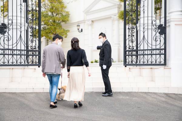 名古屋初！結婚式場で楽しむ“わんちゃん同伴可能”なアフタヌーンティー開始！ 乙女心をくすぐる、ファッションアイテム＆ピンクカラーモチーフのいちご満載スイーツに心ときめく『マイ・フェア・レディ アフタヌーンティー ～STRAWBERRY PINK～』販売