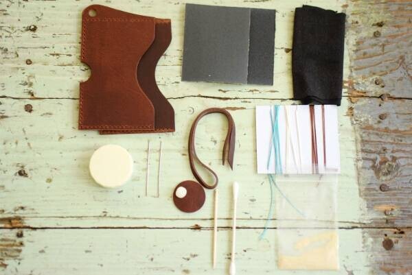 手縫い革教室 AJINA　初心者向け オンラインパスケース制作キットの発売を開始。７月31日までモニター価格にて提供