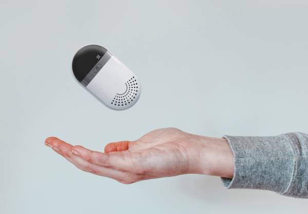 手のひらサイズの充電式消臭機capsule deodorizer「CD-01」がMakuakeに登場しました！