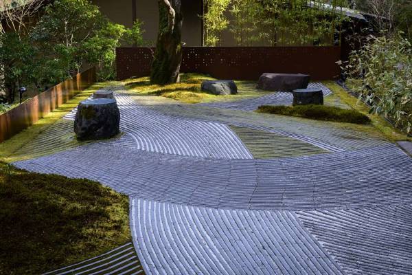 【星のや京都】走り舞と舞楽を鑑賞し無病息災を祈る「春立つ蘭陵王の舞」開催 ～蘭陵王の衣装をイメージした和菓子や福茶も提供～｜期間：2023年１月21日、22日、28日、29日