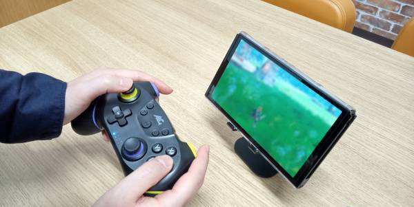 【新商品】マクロ機能を搭載した、背面ボタン付きSwitch用コントローラーを発売