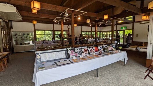 射水市陶房「匠の里」地元の休眠家具を活用しギャラリースペースをリニューアルオープン