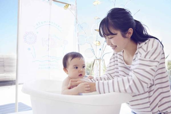 【リゾナーレ熱海】熱海の海や街並みを一望できる貸切りの大浴場で子どもの温泉デビューができる宿泊プラン「はじめてのおんせん」販売 ～ベビーソープや湯温計、ベビーチェアなど役に立つアイテムが揃ったサポートセットが新登場～｜期間：2022年12月5日～通年（月・水・金曜日限定）