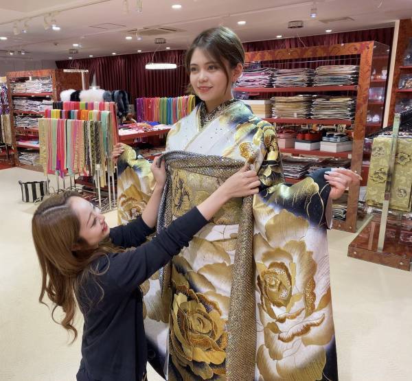 成人式振袖&卒業式袴のネットレンタルならTAKAZENのプロデュースするブランドFURISODE DOLL☆ "FURISODE DOLL by TAKAZEN" の情報をFindビューティーで公開