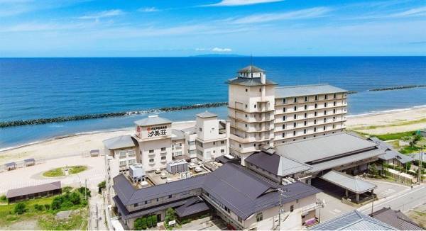 楽天トラベル【夕日が見られる人気の旅館ランキング】で全国第1位を獲得！日本海に沈む夕日を望む宿、大江戸温泉物語 瀬波温泉 汐美荘