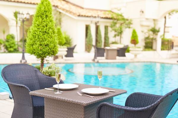 『ベイサイド マリンブルーアフタヌーンティー』幻想的な“ひんやり”演出＆“マリン”モチーフのキュートなスイーツをご堪能