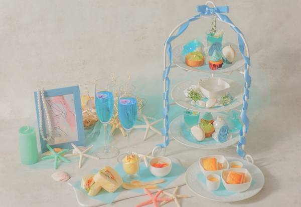 『ベイサイド マリンブルーアフタヌーンティー』幻想的な“ひんやり”演出＆“マリン”モチーフのキュートなスイーツをご堪能