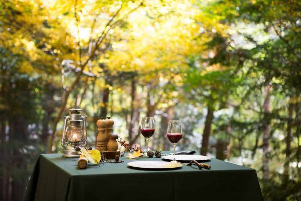 【星のや富士】シェフと一緒に焚き火でのランチを楽しめる「黄葉(おうよう)焚き火BBQ」を今年も提供｜期間：2022年10月1日〜11月30日